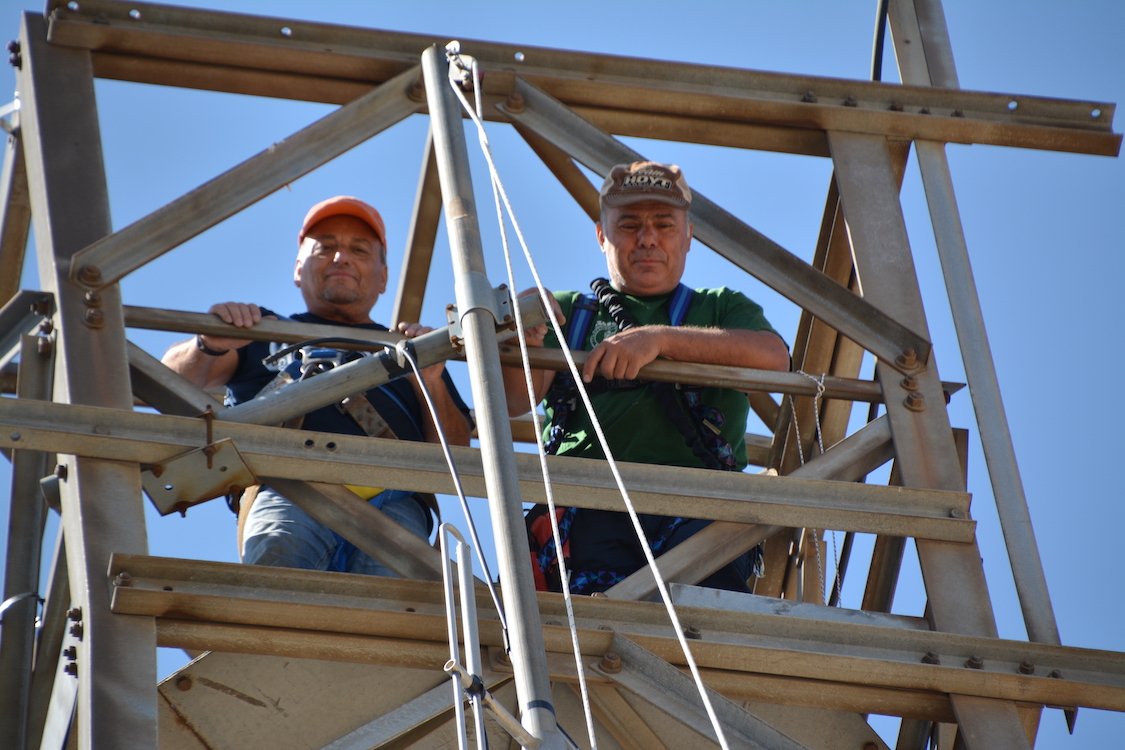 Reviving the R2 Repeater at Perganti – From a Maintenance Mission to an Unforgettable VHF Field Day 2025 on the Mountain